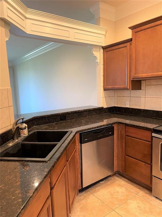 For Rent: $2,100 (3 beds, 2 baths, 1367 Square Feet)