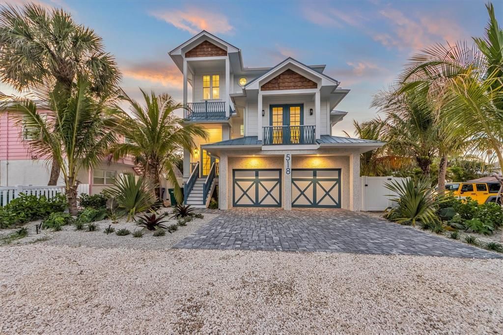 For Sale: $3,995,000 (6 beds, 6 baths, 3165 Square Feet)