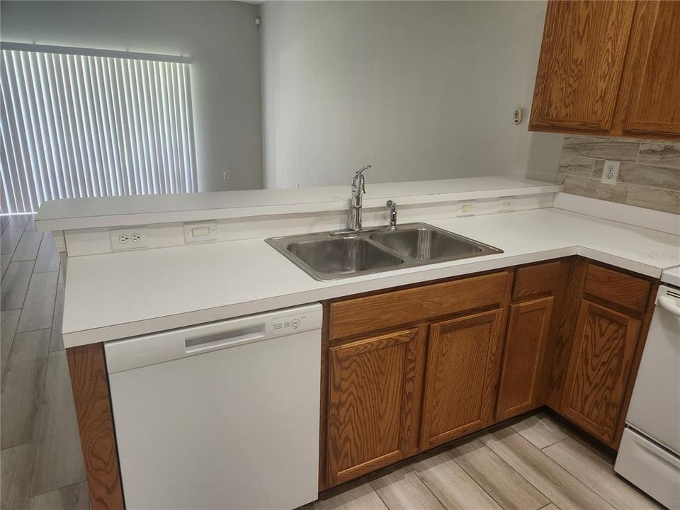 For Sale: $245,000 (2 beds, 2 baths, 1360 Square Feet)