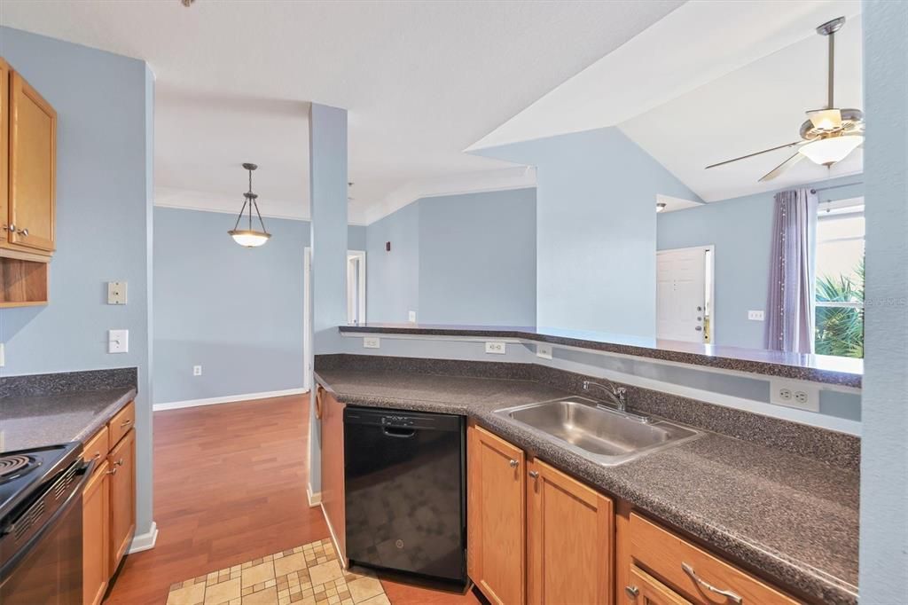 Active With Contract: $179,000 (1 beds, 1 baths, 794 Square Feet)