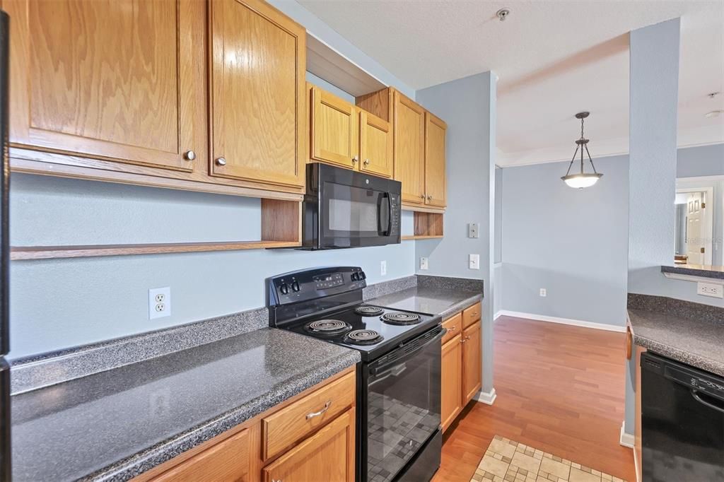 Active With Contract: $179,000 (1 beds, 1 baths, 794 Square Feet)