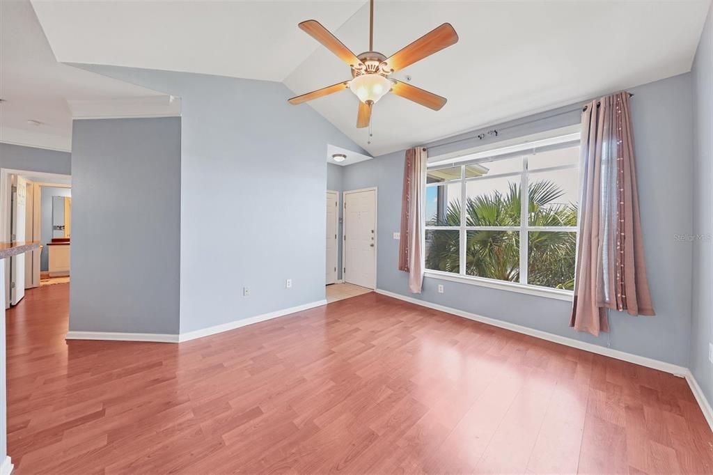 Active With Contract: $179,000 (1 beds, 1 baths, 794 Square Feet)