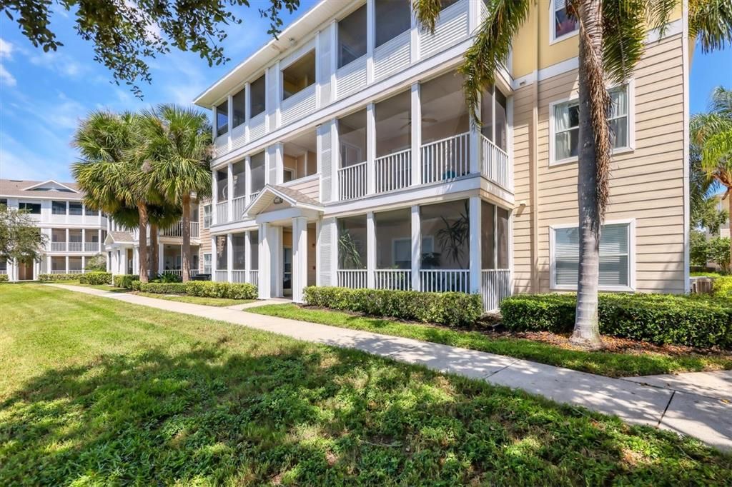 Active With Contract: $179,000 (1 beds, 1 baths, 794 Square Feet)