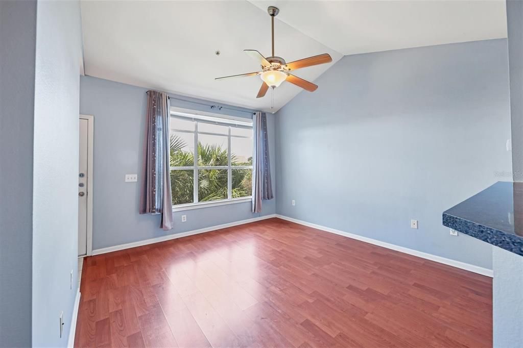 Active With Contract: $179,000 (1 beds, 1 baths, 794 Square Feet)