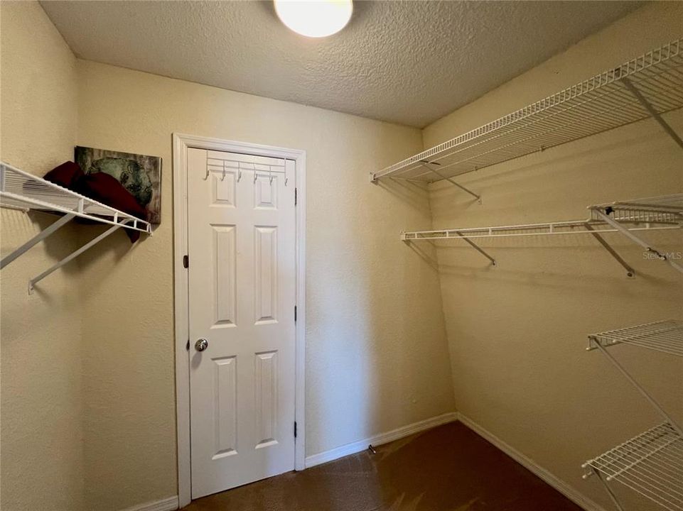 Walk-in Closet