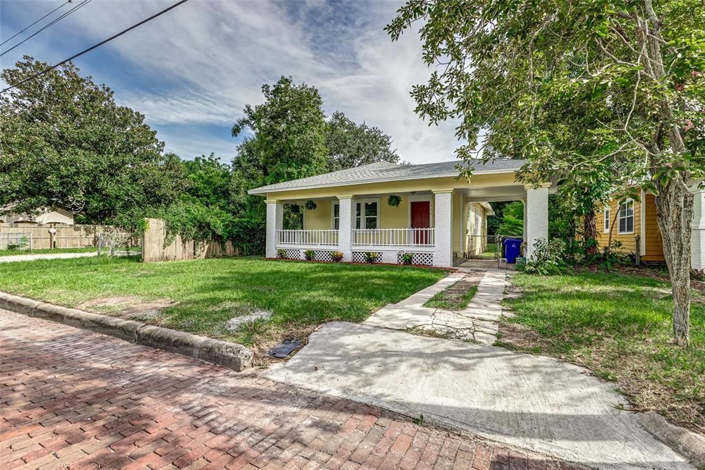 Active With Contract: $249,000 (3 beds, 1 baths, 1344 Square Feet)