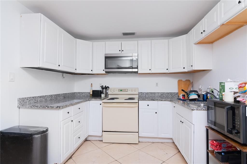 For Sale: $319,000 (3 beds, 2 baths, 1100 Square Feet)