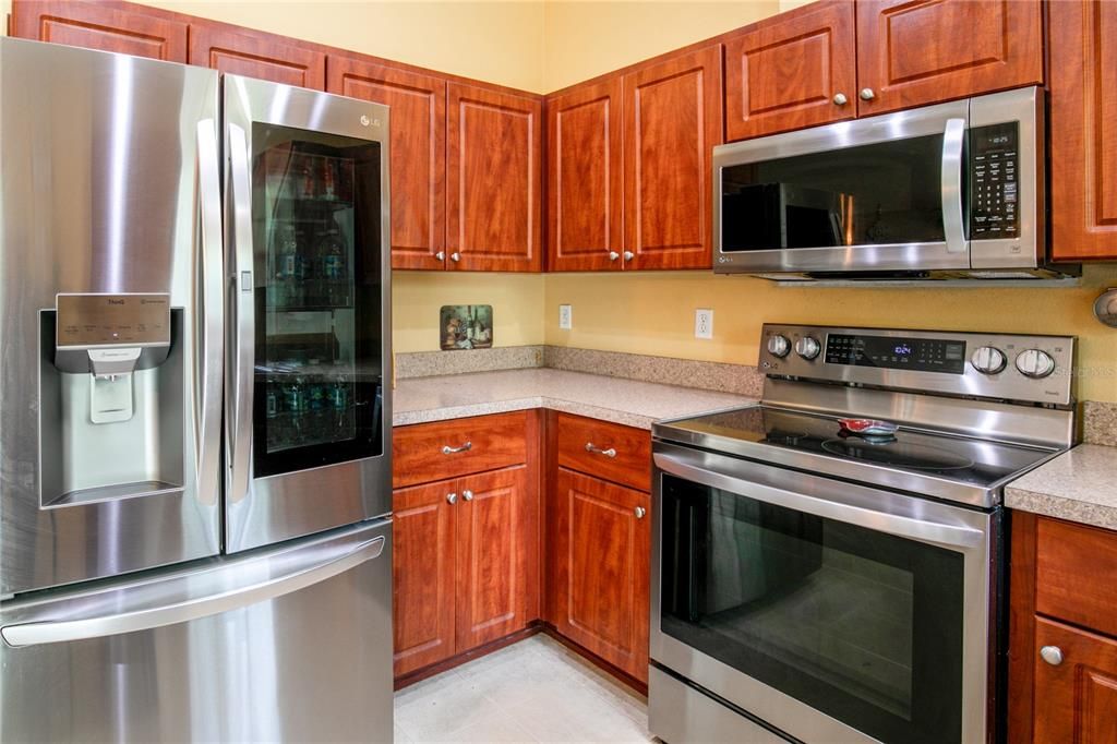 Stainless Appliances add pizazz to your kitchen!