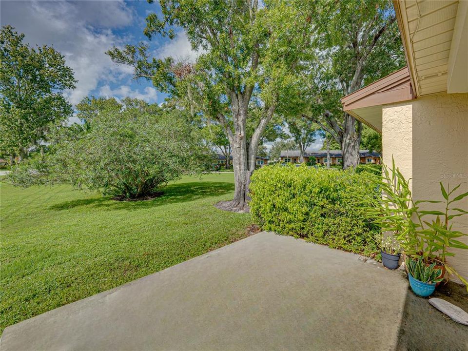 Plenty of room on back patio for outdoor seating & grill~