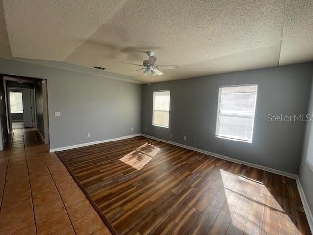 For Rent: $1,750 (3 beds, 2 baths, 1196 Square Feet)