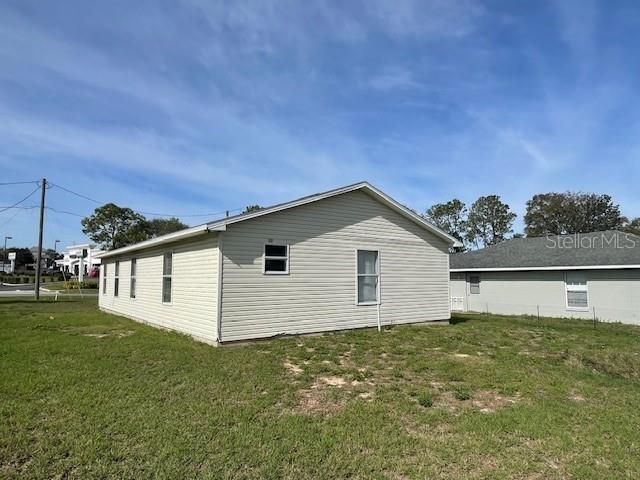 Active With Contract: $1,595 (3 beds, 2 baths, 1196 Square Feet)