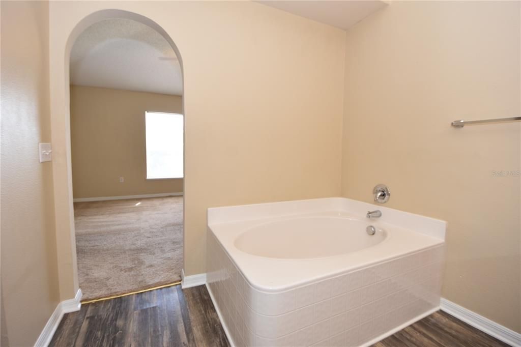 Active With Contract: $2,300 (5 beds, 2 baths, 2928 Square Feet)