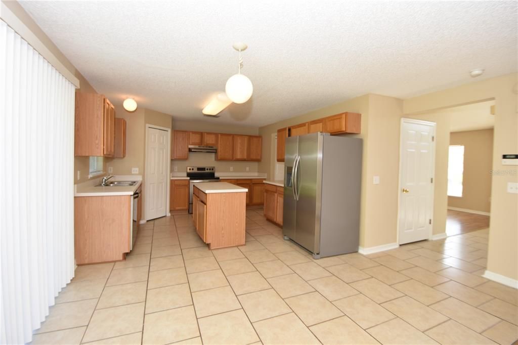 Active With Contract: $2,300 (5 beds, 2 baths, 2928 Square Feet)