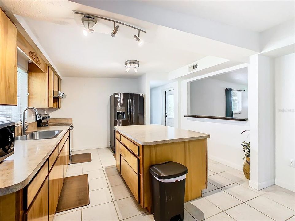 For Sale: $249,900 (2 beds, 2 baths, 1434 Square Feet)