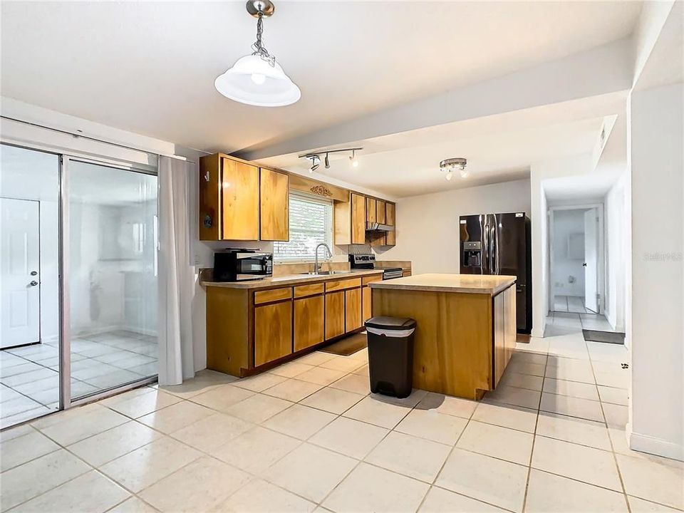 For Sale: $249,900 (2 beds, 2 baths, 1434 Square Feet)