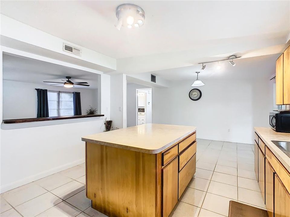 For Sale: $249,900 (2 beds, 2 baths, 1434 Square Feet)