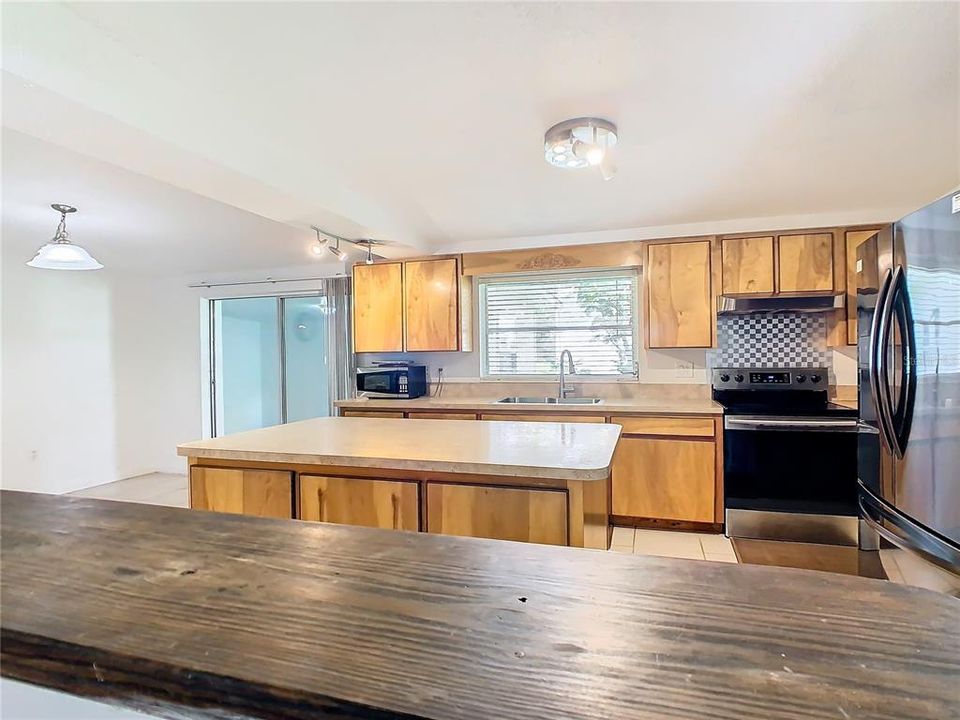 For Sale: $249,900 (2 beds, 2 baths, 1434 Square Feet)