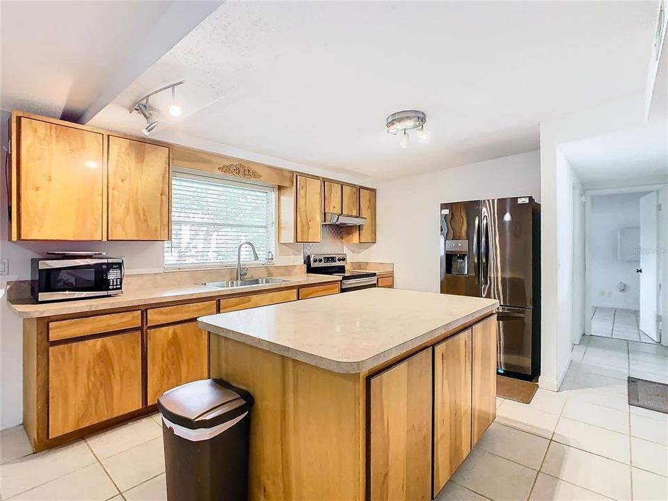 For Sale: $249,900 (2 beds, 2 baths, 1434 Square Feet)