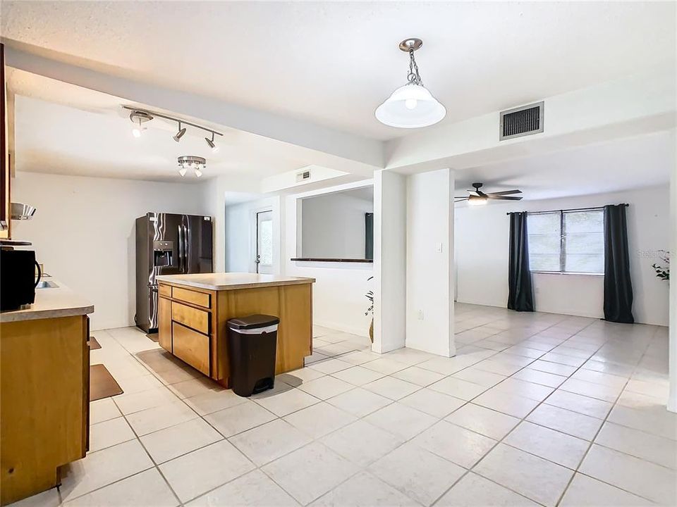 For Sale: $249,900 (2 beds, 2 baths, 1434 Square Feet)