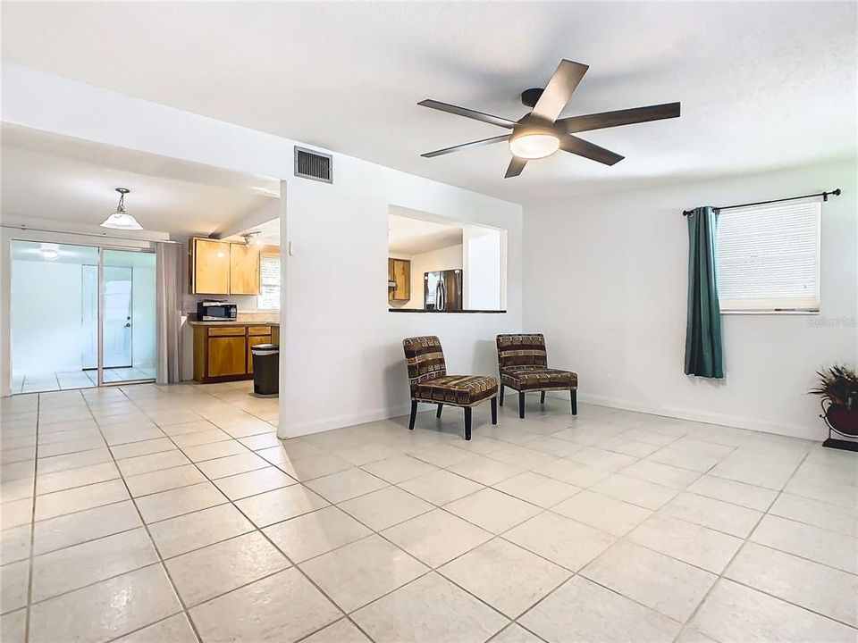 For Sale: $249,900 (2 beds, 2 baths, 1434 Square Feet)