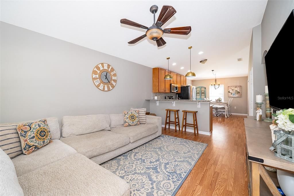 Active With Contract: $329,000 (3 beds, 2 baths, 1127 Square Feet)