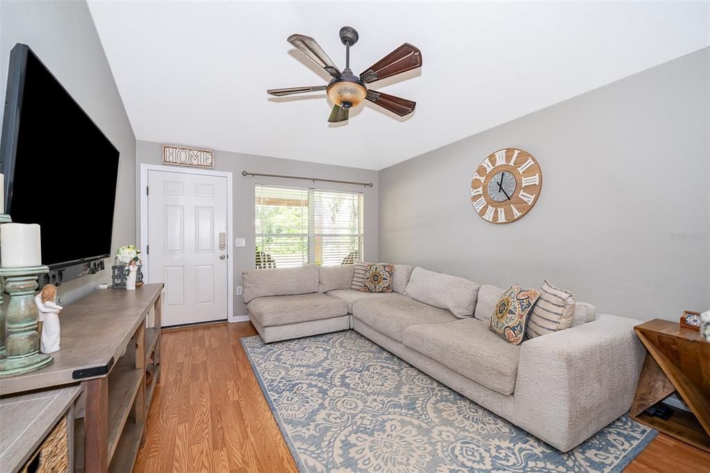 Active With Contract: $329,000 (3 beds, 2 baths, 1127 Square Feet)