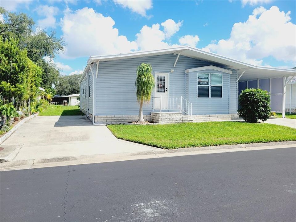 For Sale: $199,900 (3 beds, 2 baths, 1081 Square Feet)