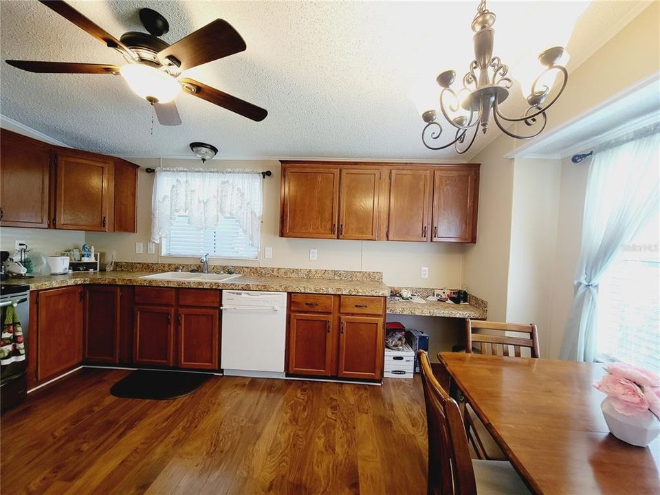 For Sale: $199,900 (3 beds, 2 baths, 1081 Square Feet)