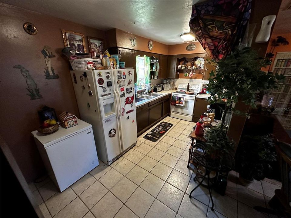 For Sale: $179,500 (3 beds, 1 baths, 984 Square Feet)