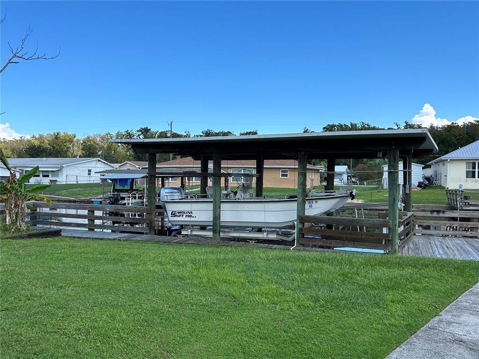 Boathouse with lift