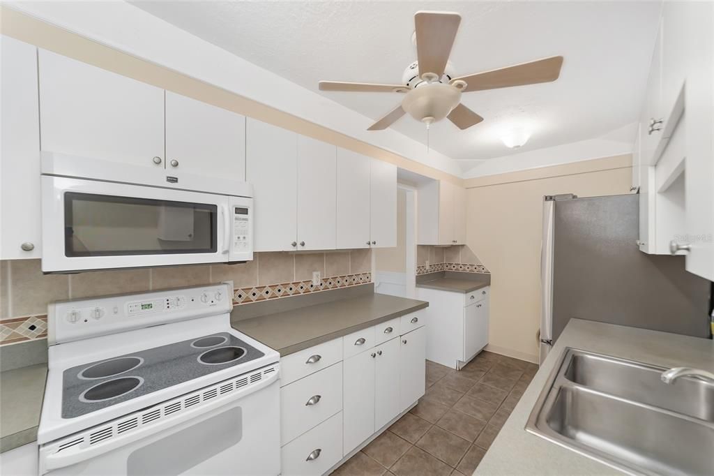 For Sale: $335,500 (3 beds, 2 baths, 1852 Square Feet)