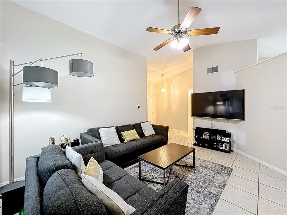 For Sale: $399,900 (3 beds, 2 baths, 1465 Square Feet)