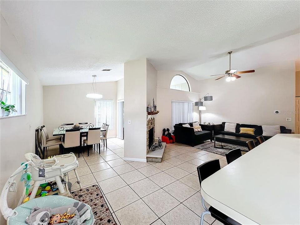 For Sale: $399,900 (3 beds, 2 baths, 1465 Square Feet)