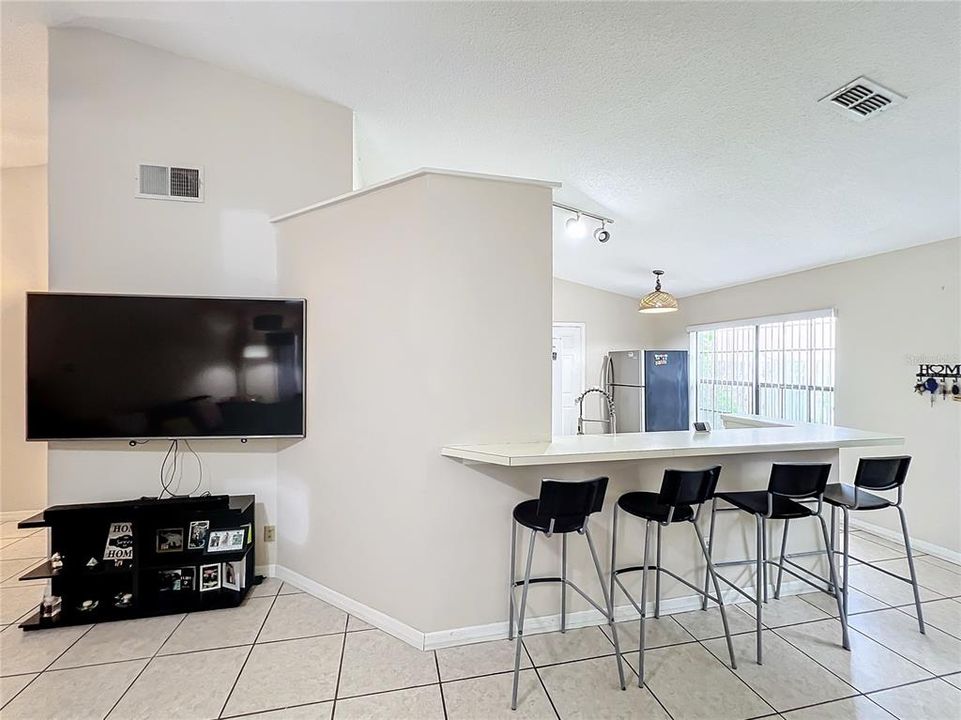 For Sale: $399,900 (3 beds, 2 baths, 1465 Square Feet)