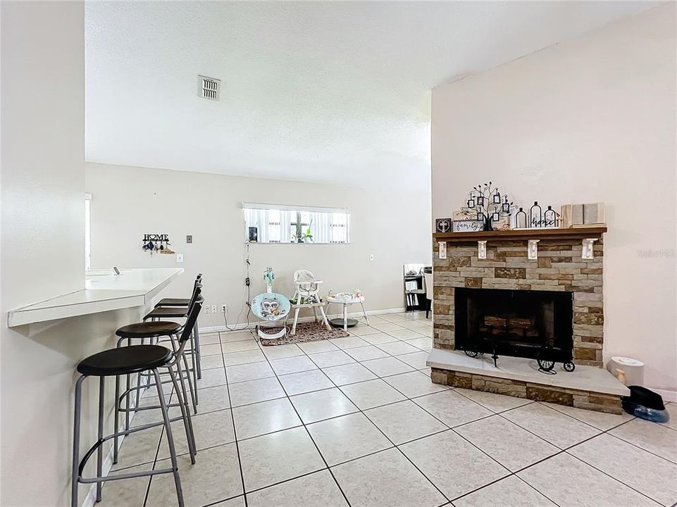 For Sale: $399,900 (3 beds, 2 baths, 1465 Square Feet)