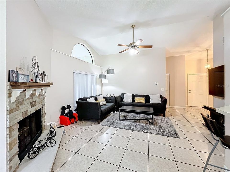 For Sale: $399,900 (3 beds, 2 baths, 1465 Square Feet)