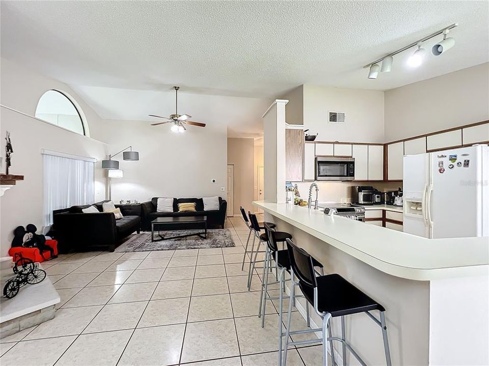 For Sale: $399,900 (3 beds, 2 baths, 1465 Square Feet)