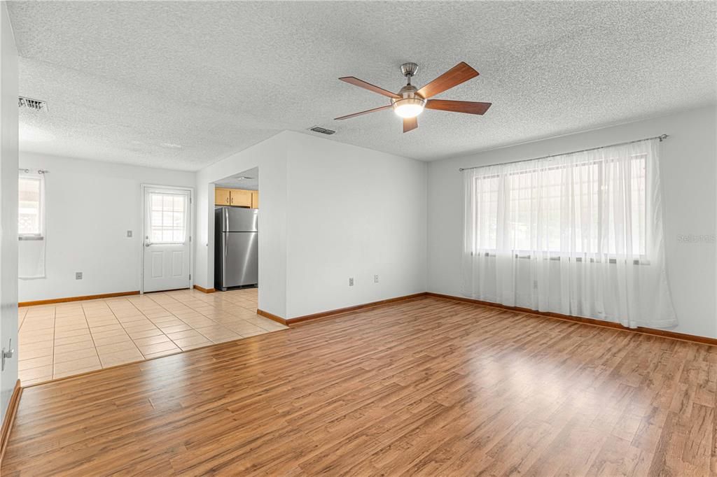 Active With Contract: $145,000 (2 beds, 2 baths, 1144 Square Feet)