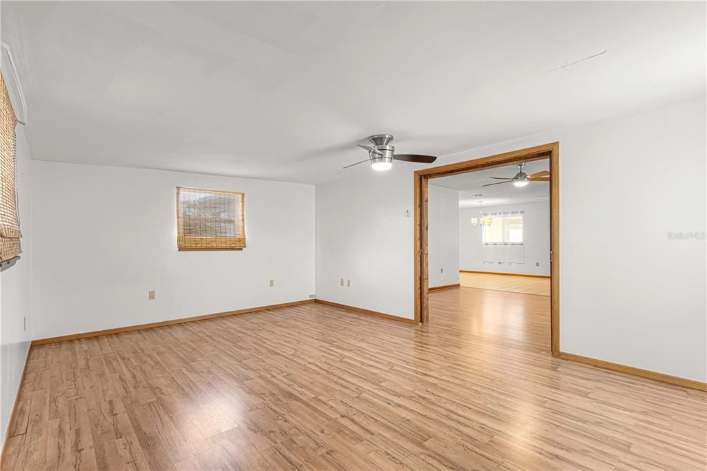 Active With Contract: $145,000 (2 beds, 2 baths, 1144 Square Feet)