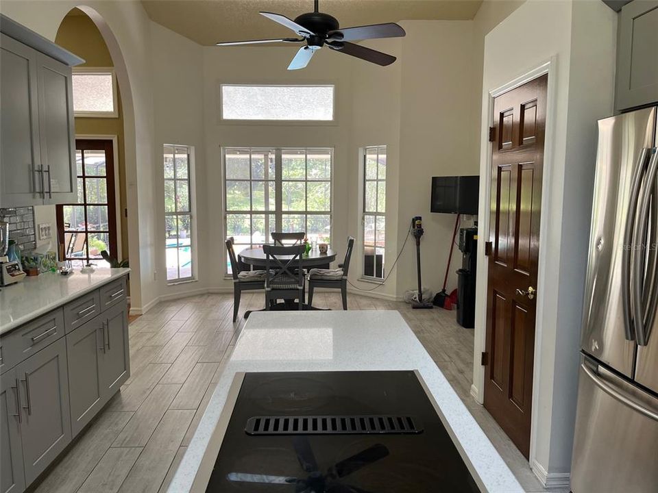 Kitchen with eat in breakfast room