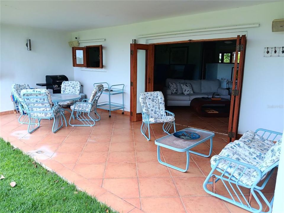 En Venta: $725,000 (2 camas, 2 baños, 2076 Pies cuadrados)