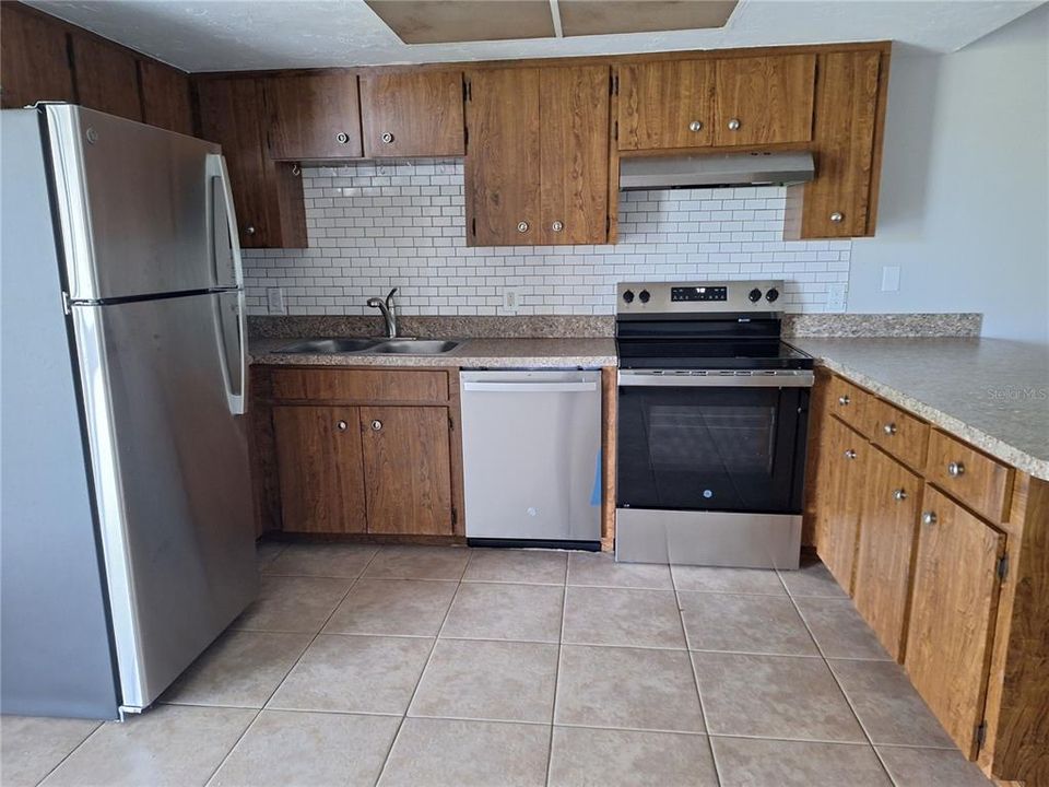 For Rent: $1,795 (2 beds, 2 baths, 1972 Square Feet)