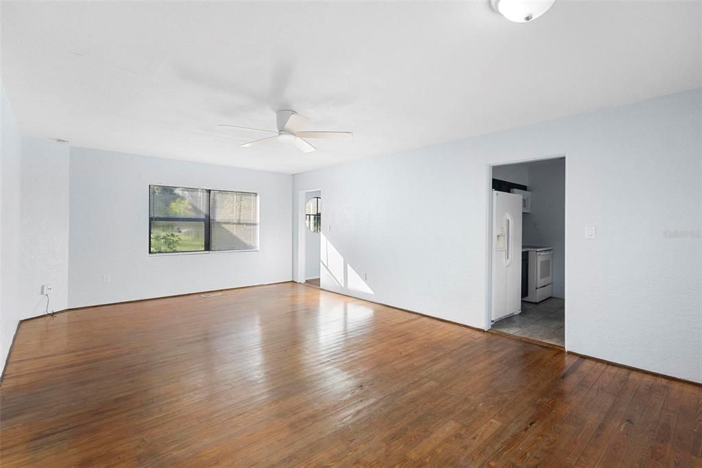 For Sale: $315,000 (2 beds, 1 baths, 1336 Square Feet)