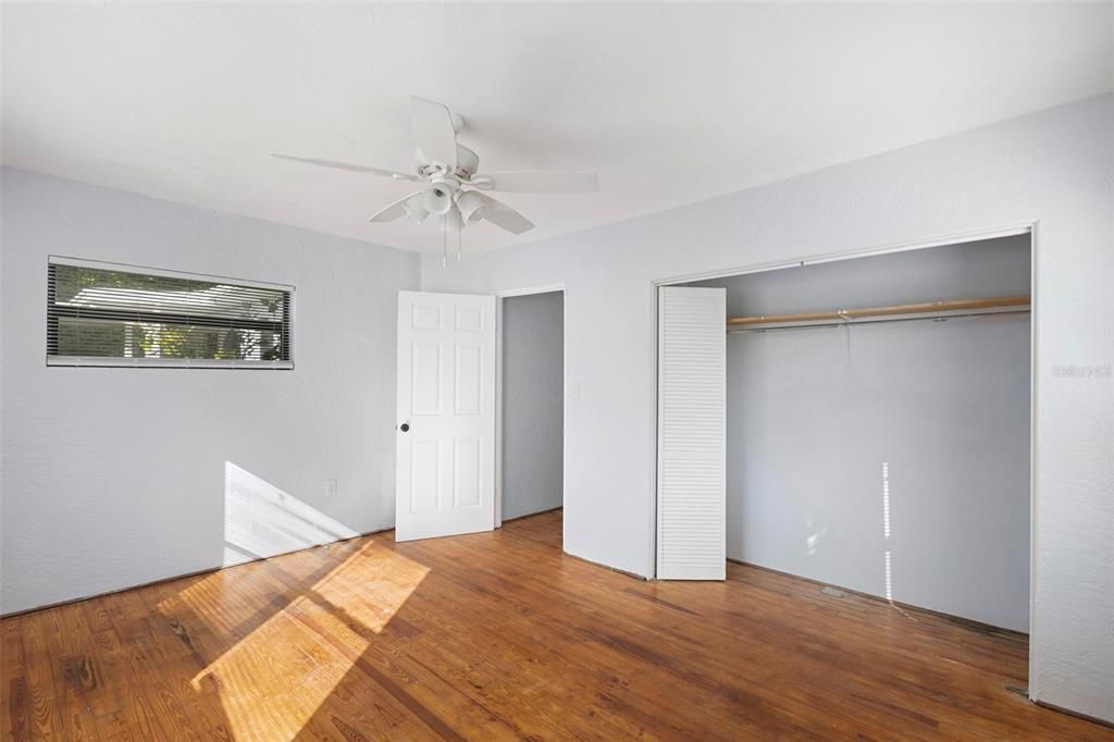 For Sale: $315,000 (2 beds, 1 baths, 1336 Square Feet)