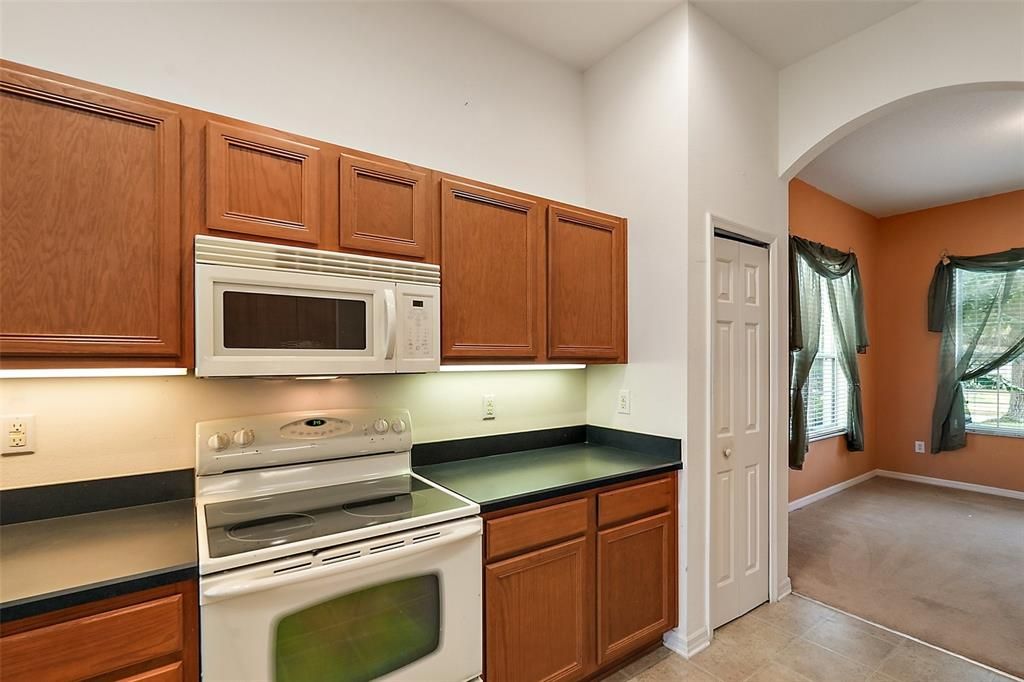 For Sale: $290,000 (2 beds, 2 baths, 1723 Square Feet)