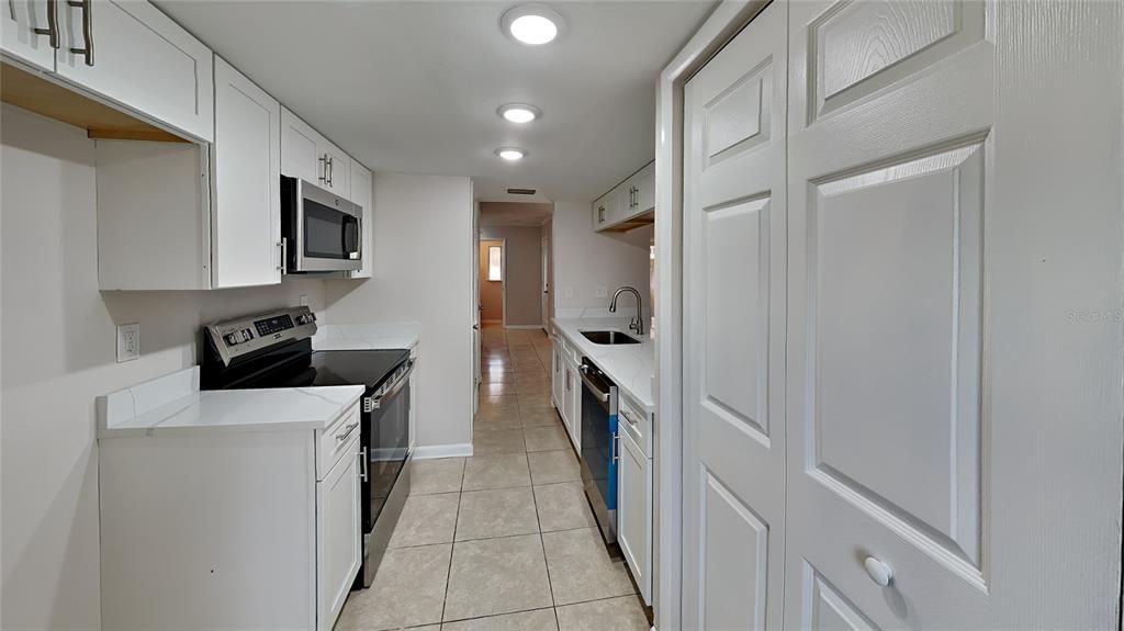 For Sale: $224,900 (2 beds, 1 baths, 1056 Square Feet)