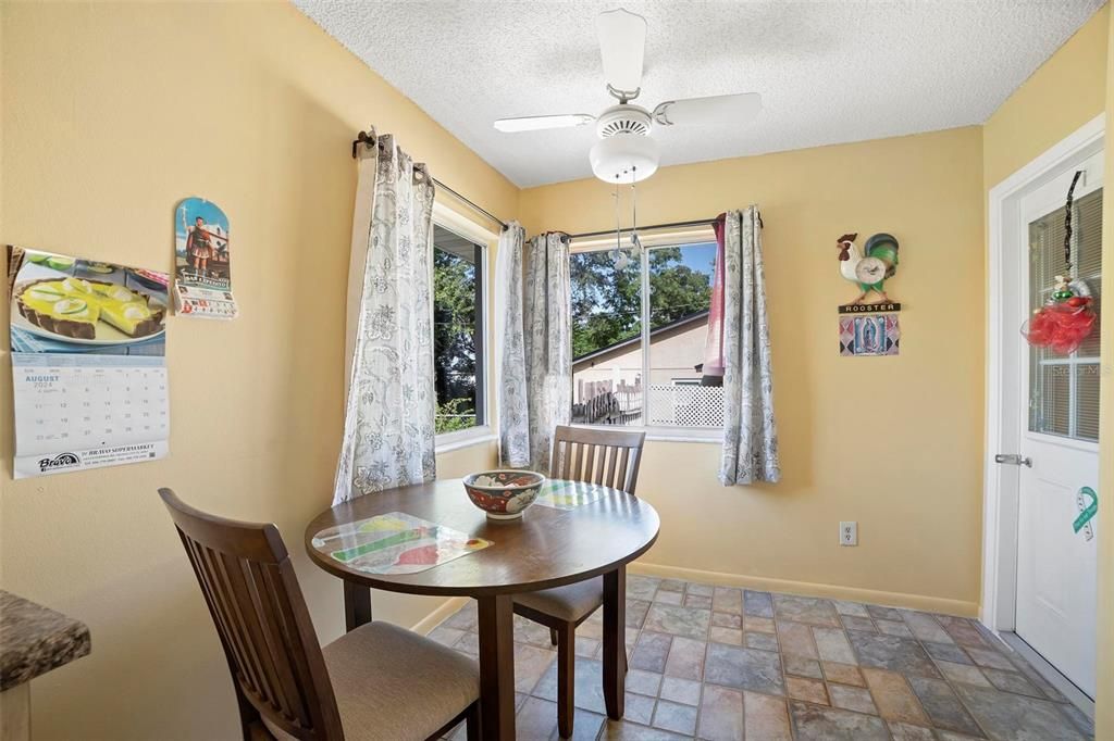 For Sale: $245,000 (2 beds, 2 baths, 1101 Square Feet)