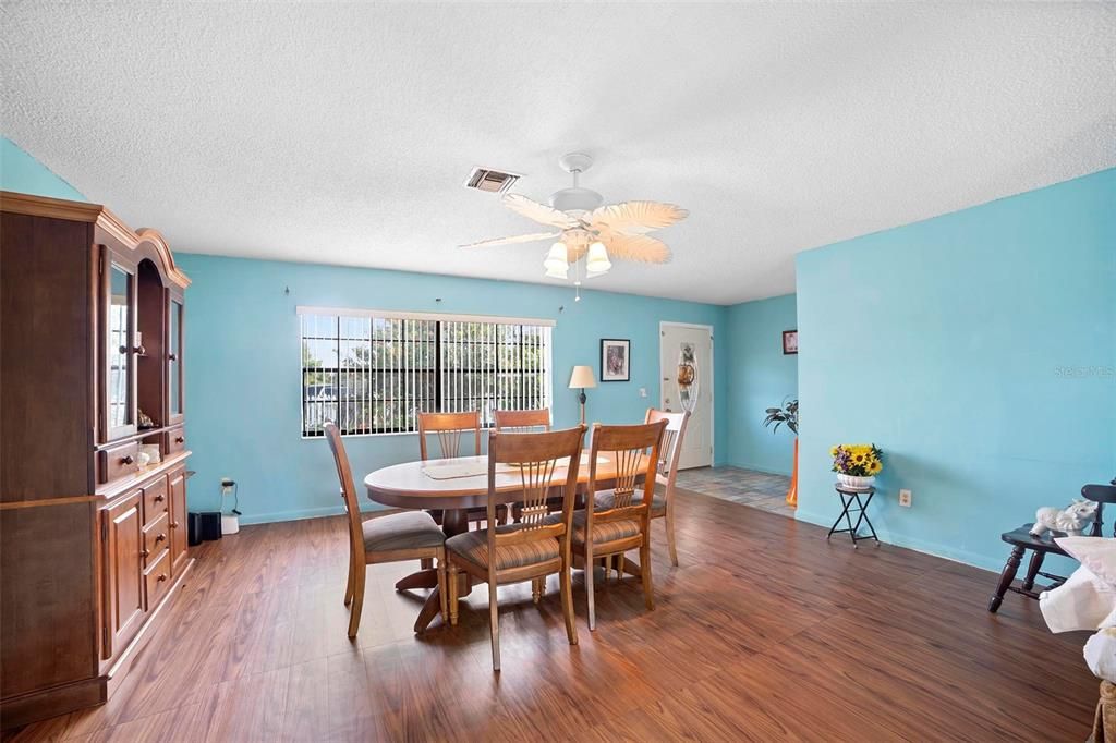 For Sale: $245,000 (2 beds, 2 baths, 1101 Square Feet)