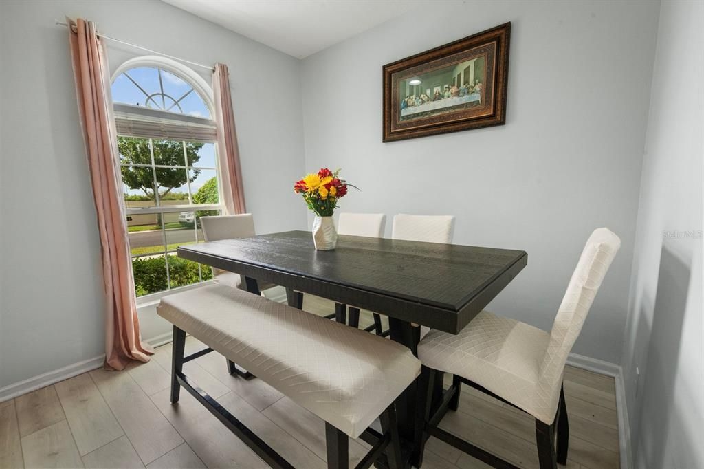 For Sale: $329,900 (3 beds, 2 baths, 1644 Square Feet)