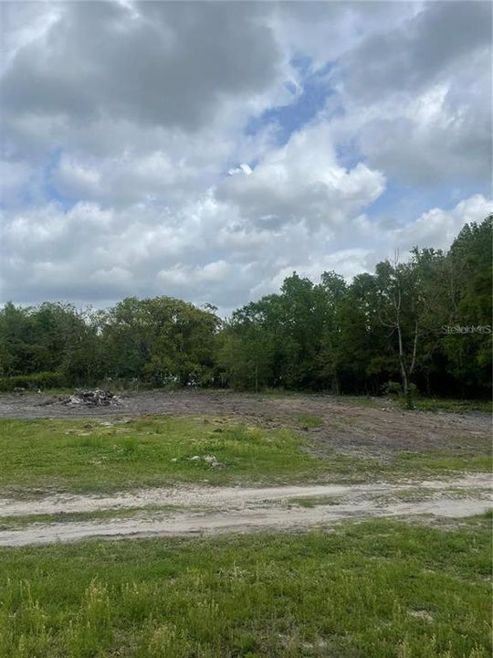 Activo con contrato: $199,000 (1.49 acres)